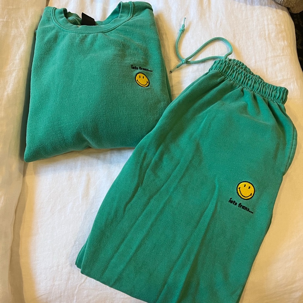 Urban Outfitters iets frans x smiley sweatsuit